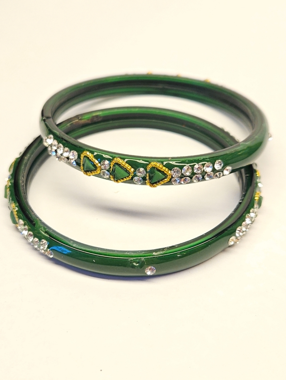 Green Crystal Accent Acrylic Bangle Bracelet Set